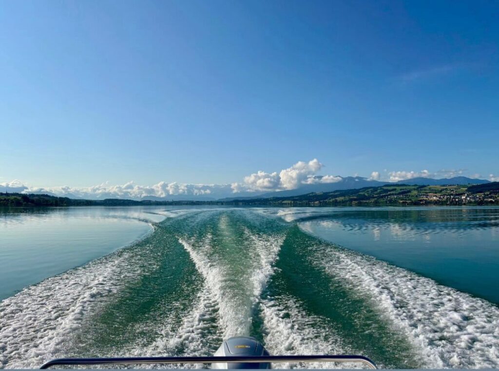 Bootsfahrschule im Sommer